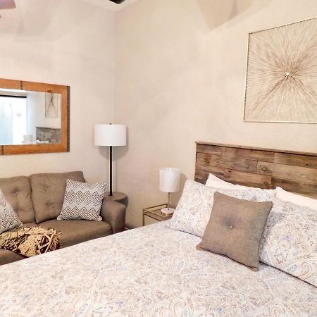 Budget Friendly Condo Within Walking Distance To The Beach! 굴프 쇼어스 외부 사진