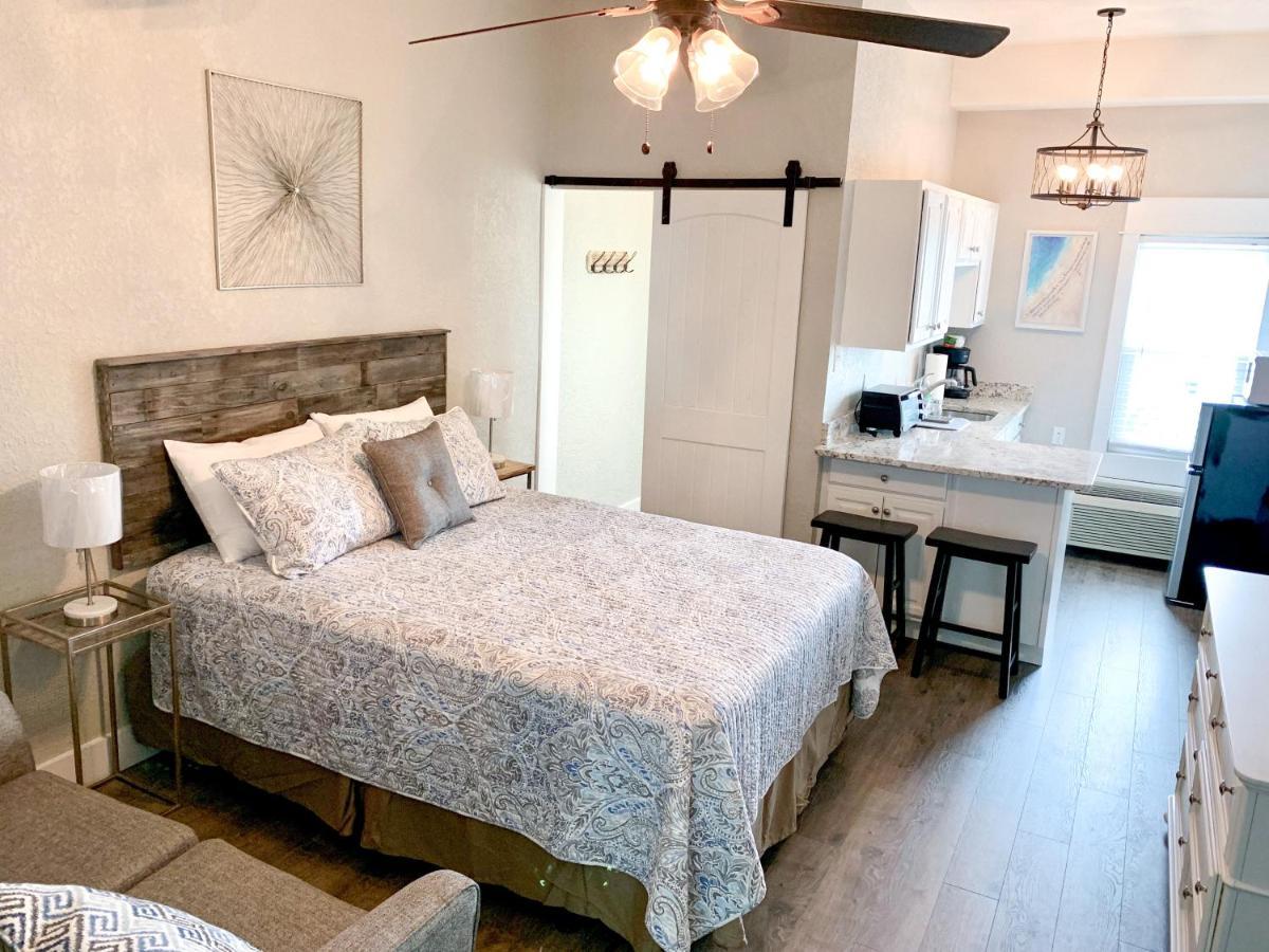 Budget Friendly Condo Within Walking Distance To The Beach! 굴프 쇼어스 외부 사진