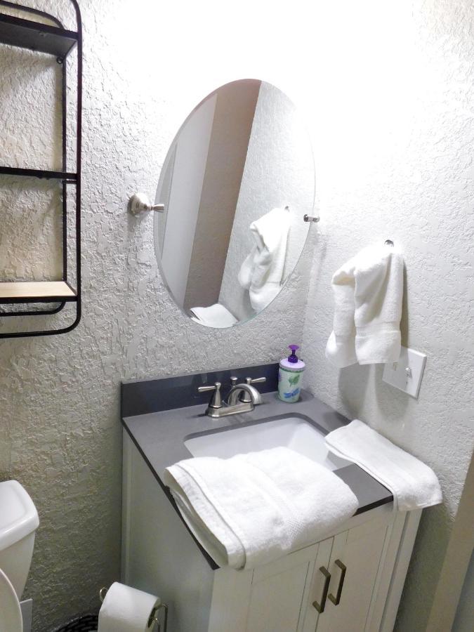 Budget Friendly Condo Within Walking Distance To The Beach! 굴프 쇼어스 외부 사진