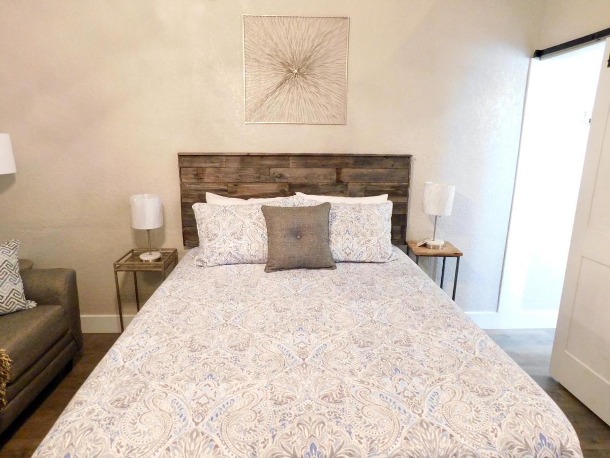 Budget Friendly Condo Within Walking Distance To The Beach! 굴프 쇼어스 외부 사진