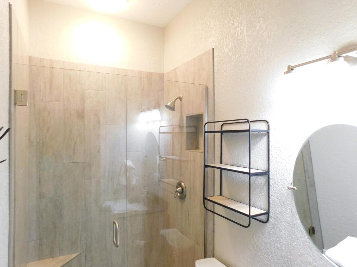 Budget Friendly Condo Within Walking Distance To The Beach! 굴프 쇼어스 외부 사진