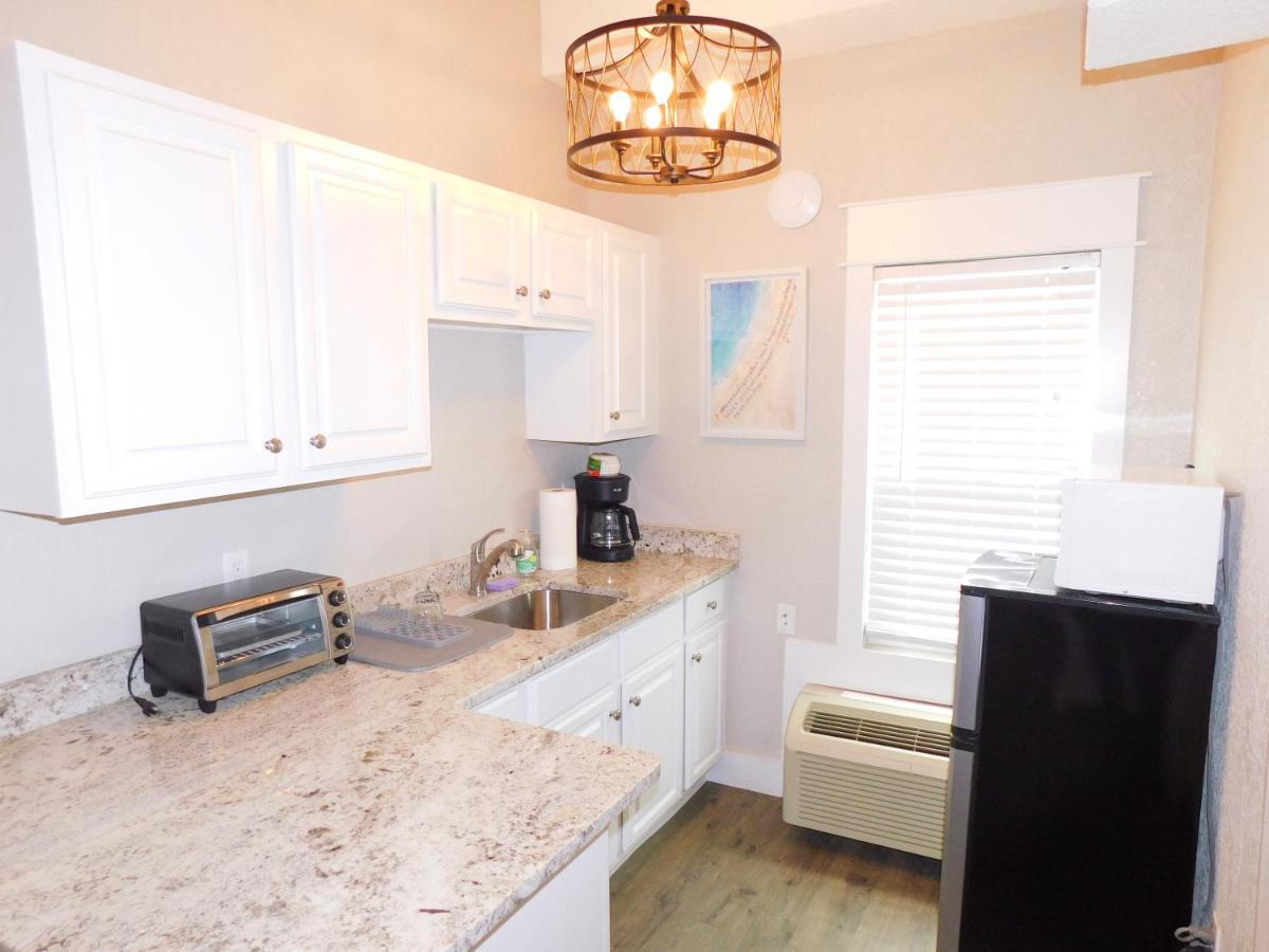Budget Friendly Condo Within Walking Distance To The Beach! 굴프 쇼어스 외부 사진