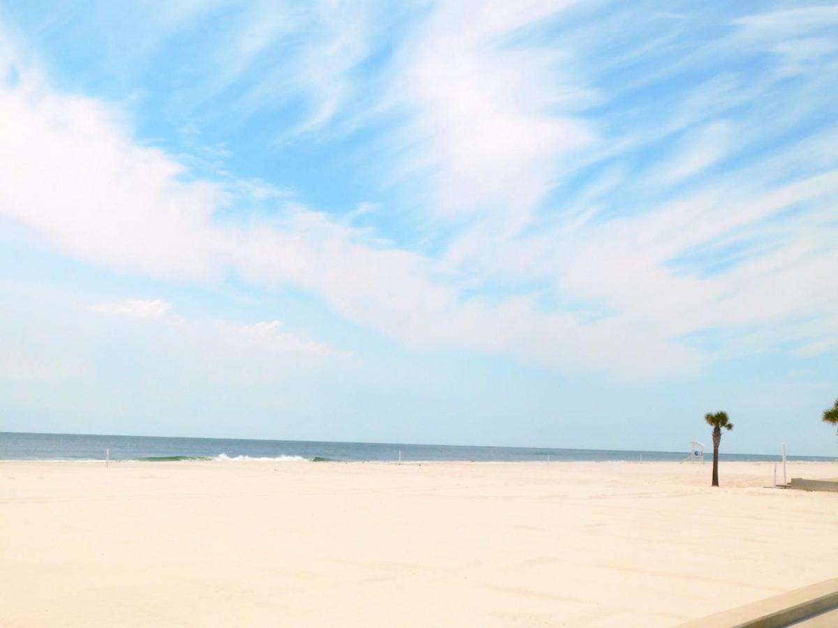 Budget Friendly Condo Within Walking Distance To The Beach! 굴프 쇼어스 외부 사진