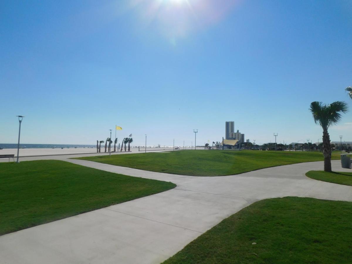 Budget Friendly Condo Within Walking Distance To The Beach! 굴프 쇼어스 외부 사진
