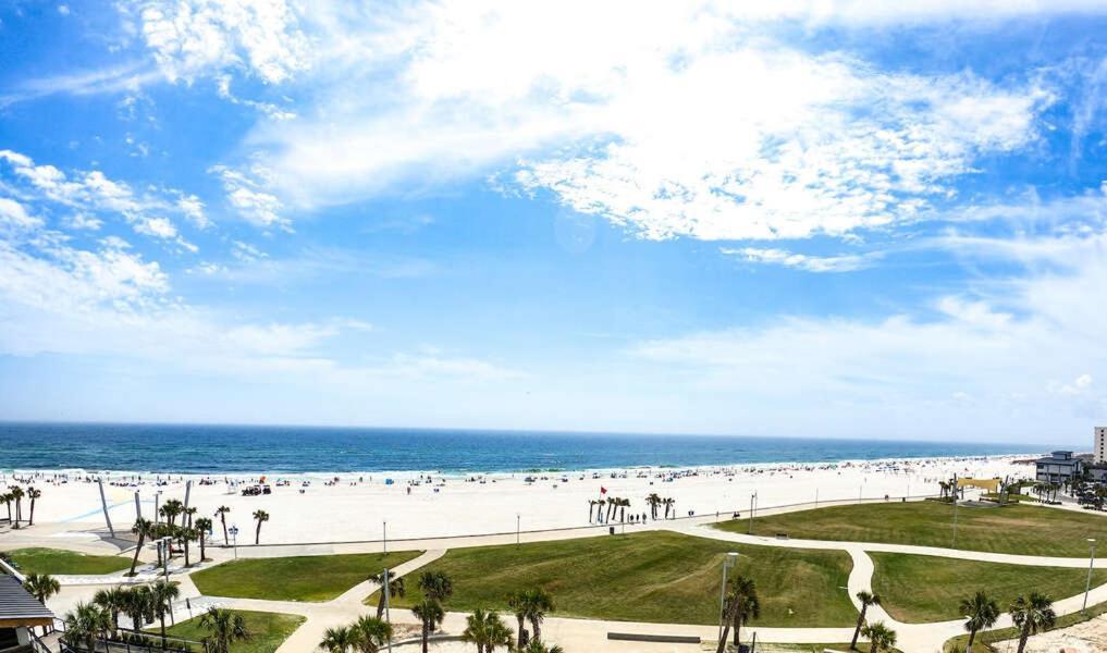 Budget Friendly Condo Within Walking Distance To The Beach! 굴프 쇼어스 외부 사진