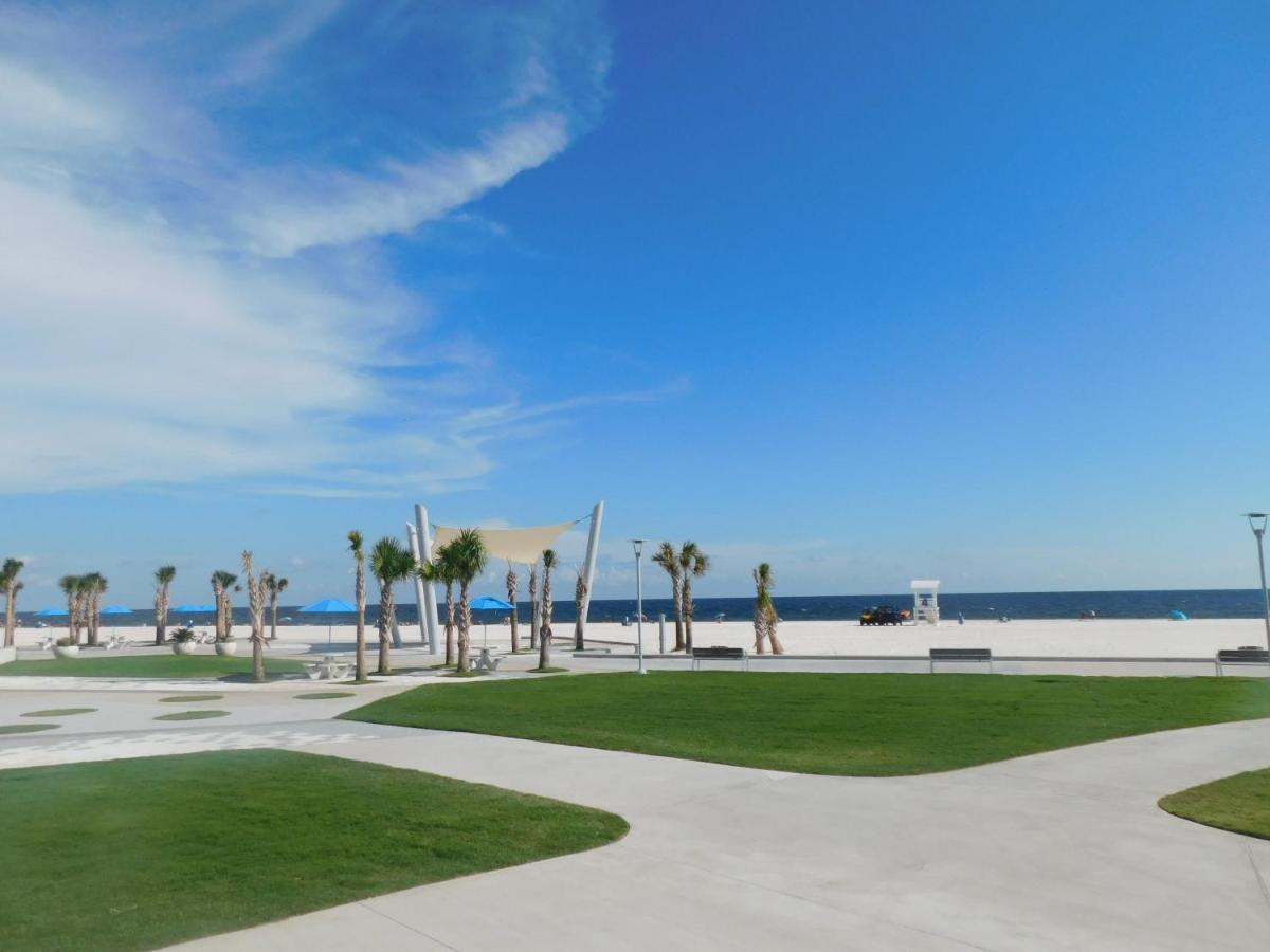 Budget Friendly Condo Within Walking Distance To The Beach! 굴프 쇼어스 외부 사진